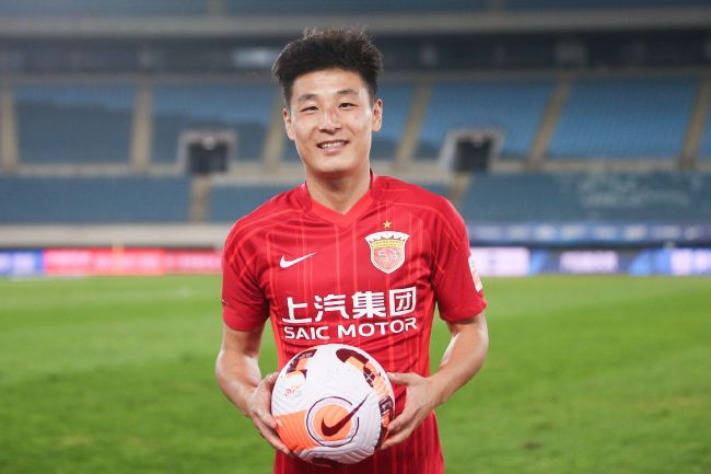 算上原班人马汤姆;克鲁斯方;基默，以及詹妮弗;康纳利、迈尔斯;特勒等明星，《壮志凌云2》还吸引到《广告狂人》乔;哈姆，《阿波罗13号》《西部世界》老戏骨艾德;哈里斯将加盟该片